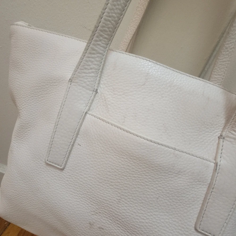 Tory Burch Meyer Plaque Pebbled Cream‎ Leather Tote. Old Money Quiet Luxury. - Picture 3 of 13